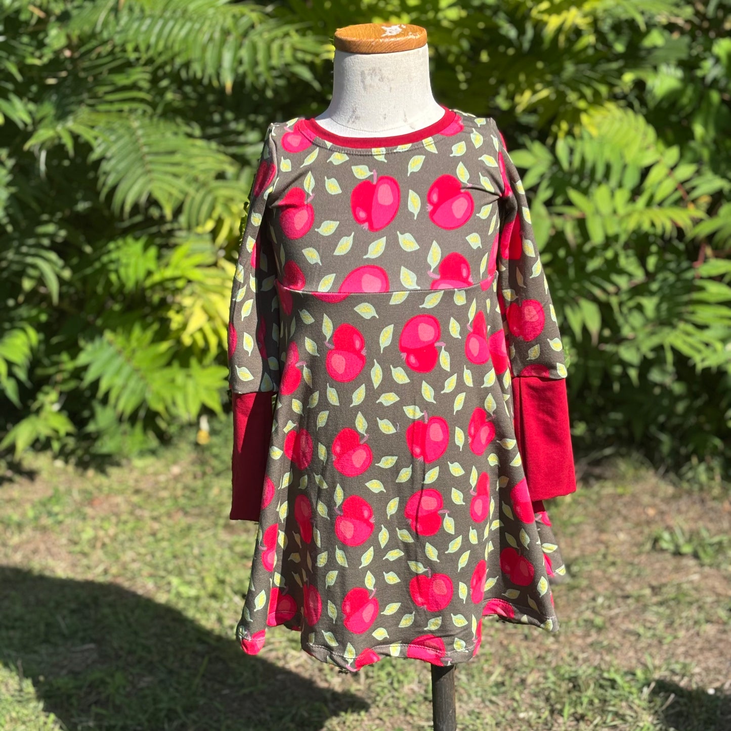 Grow with me dress - Applefest